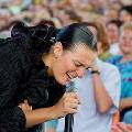 Елену Ваенгу на «Славянском базаре» не могли выгнать со сцены Елену Ваенгу на «Славянском базаре» не могли выгнать со сцены